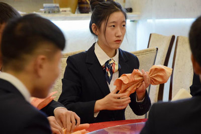 酒店管理中的禮儀服務(wù) 提升賓客體驗(yàn)的關(guān)鍵要素